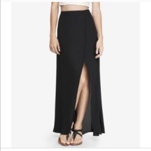 Express maxi tulip skirt with slit in the front